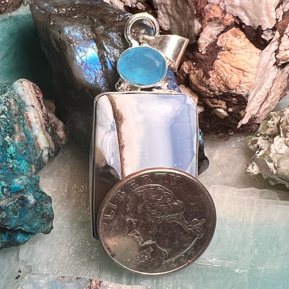 Australian blue opal  & chalcedony pendant (A-1) - Picture 4 of 4